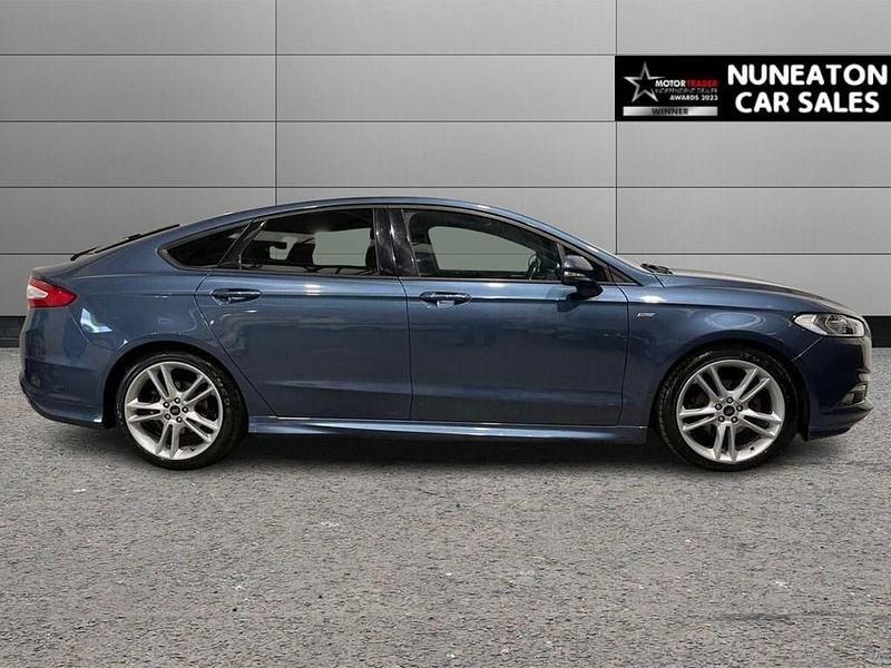 Usado Ford Mondeo ST-Line 180 HP (132 kW) 2018 Azul Citadino