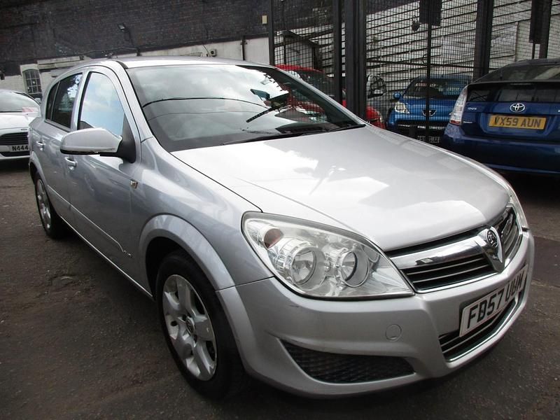 Silver Used 2007 Vauxhall Astra Club Hatchback | £2,195 (Fair price) - Image 1/4