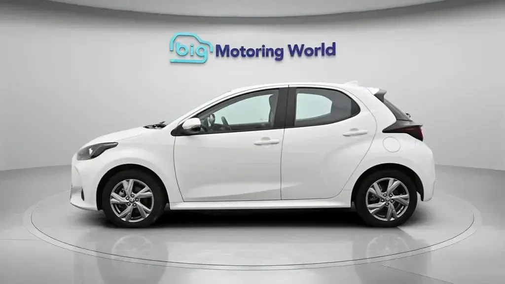 Used Toyota Yaris 116 HP (85 kW) 2024 White Hatchback