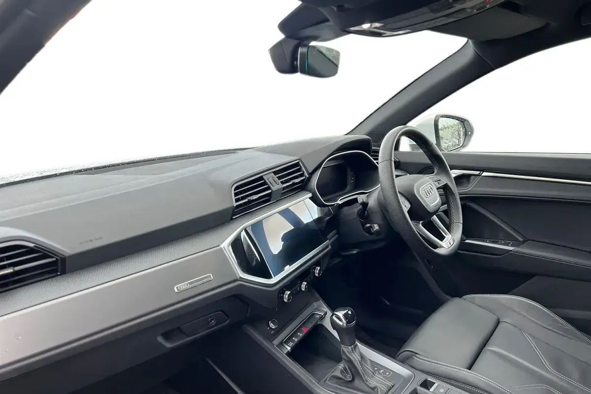 Used Audi Q3 S-Line 150 HP (110 kW) 2024 White SUV