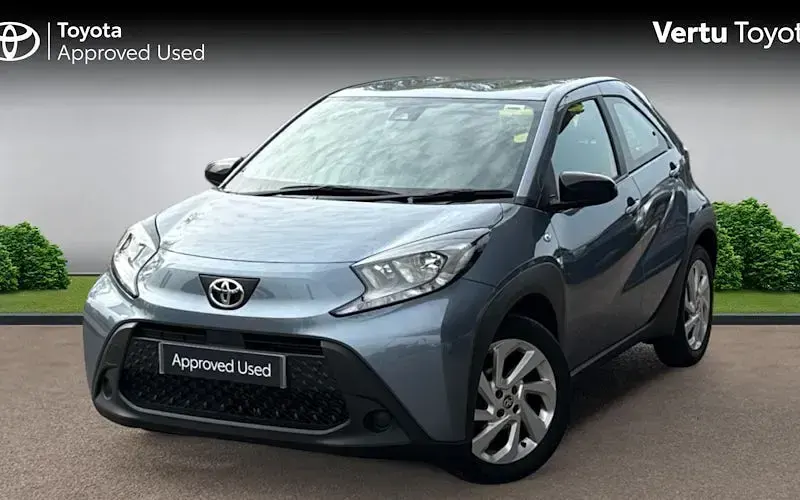 Used Toyota Aygo X PURE 72 HP (52 kW) 2024 Blue SUV