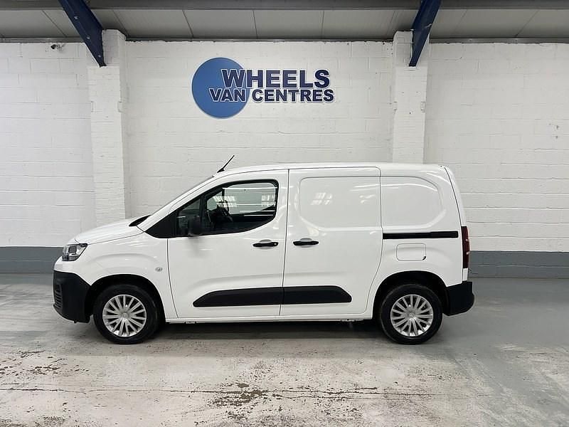 Used Citroën Berlingo 75 HP (55 kW) 2021 White MPV