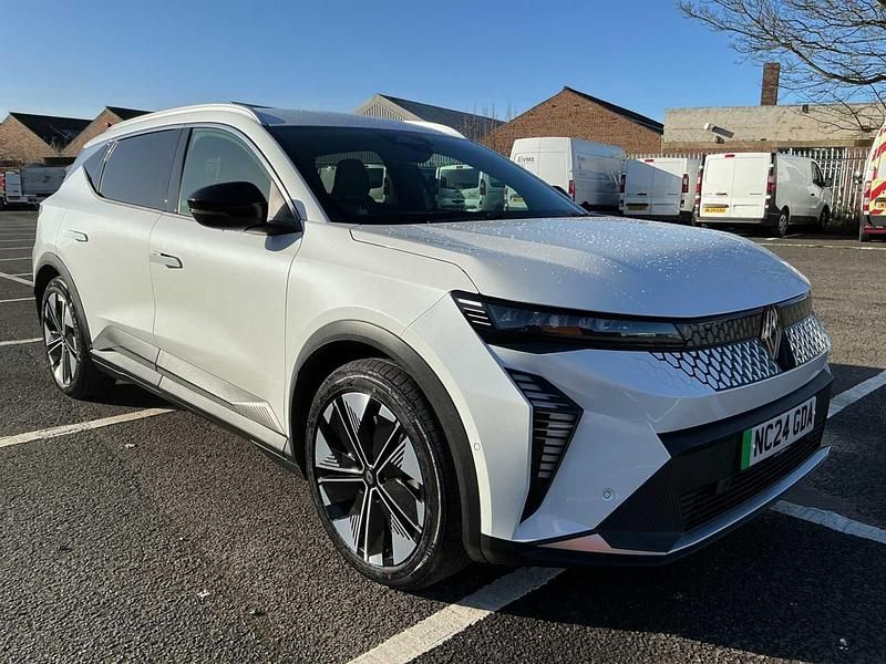 Begagnad Renault Scenic E-Tech Techno 160 kW (218 HK) 2024 Vit SUV