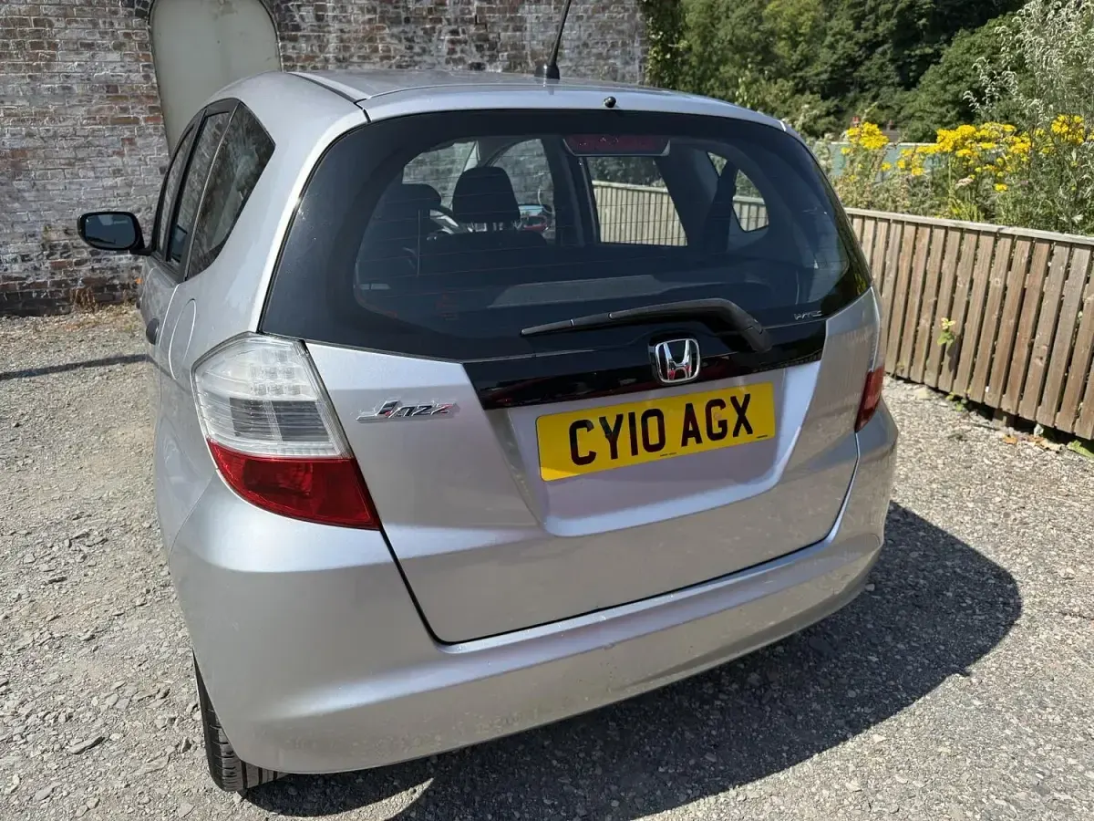 Used Honda Jazz S 90 HP (66 kW) 2010 Silver Hatchback