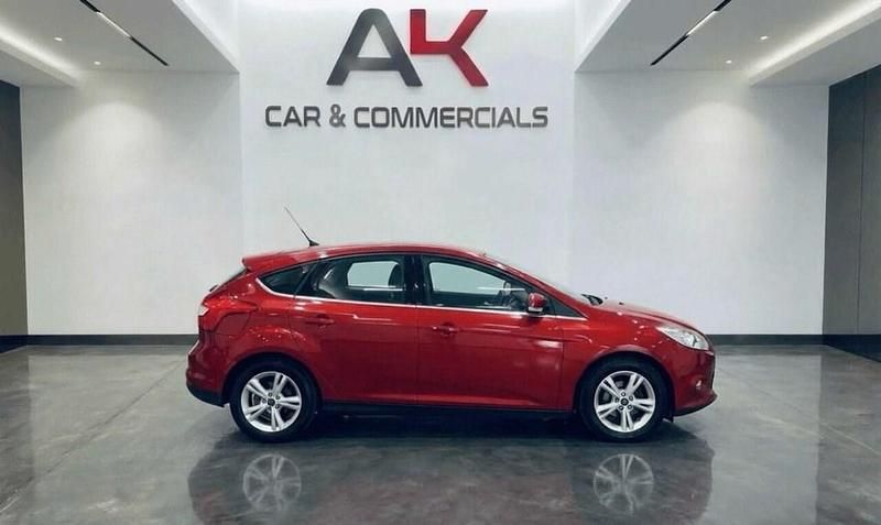 Used Ford Focus Titanium X 115 HP (84 kW) 2011 Red Hatchback