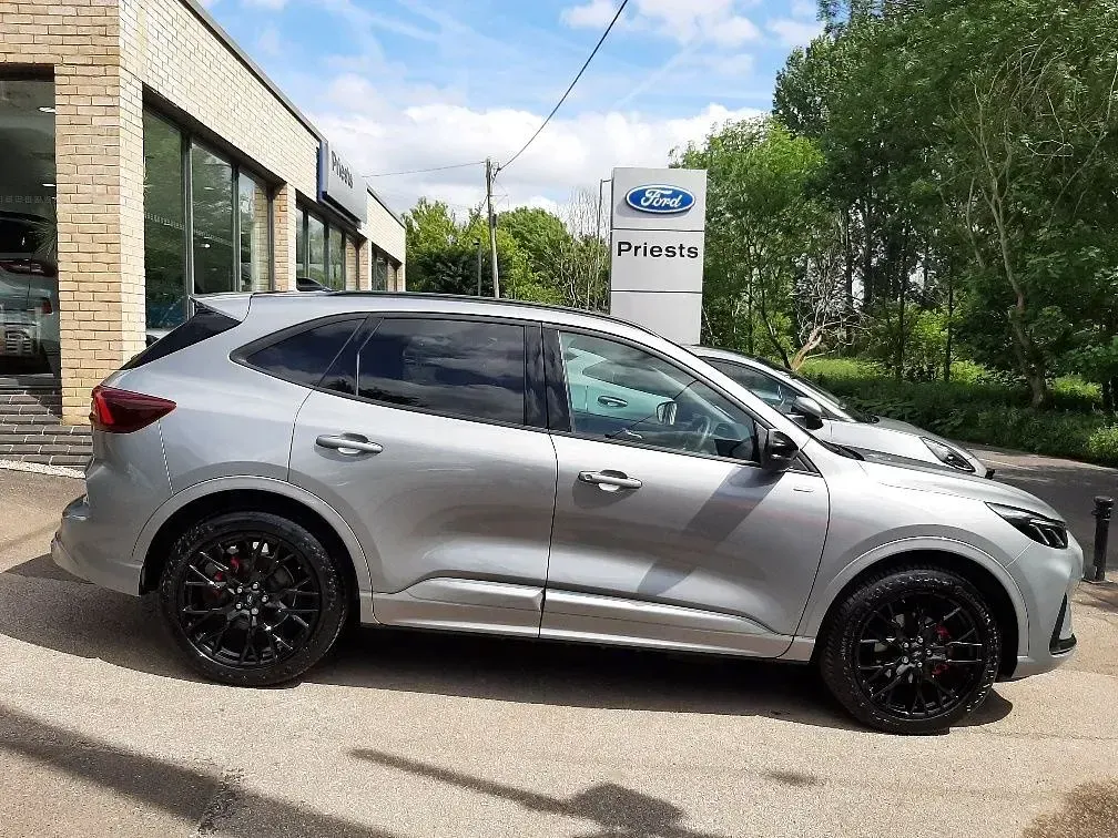 Used Ford Kuga ST-Line X 243 HP (178 kW) 2025 Solar silver SUV