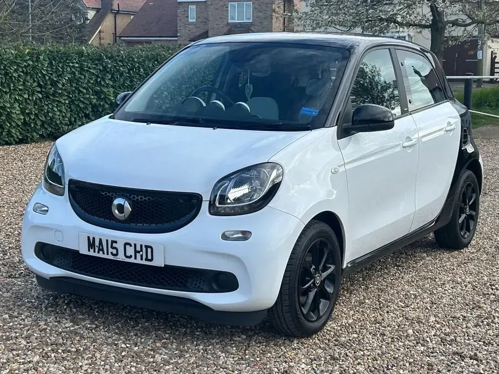 Used Smart ForFour Passion Premium 71 HP (52 kW) 2015 White Hatchback