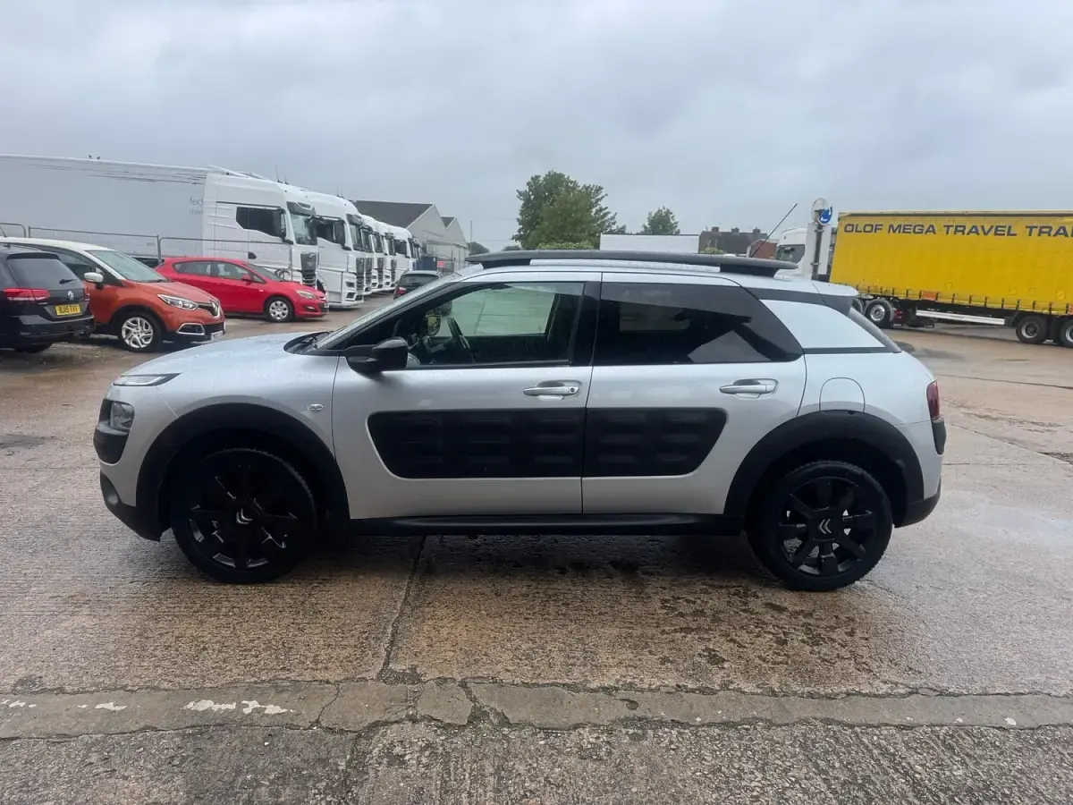Used Citroën C4 Cactus Flair 98 HP (72 kW) 2017 Silver Hatchback