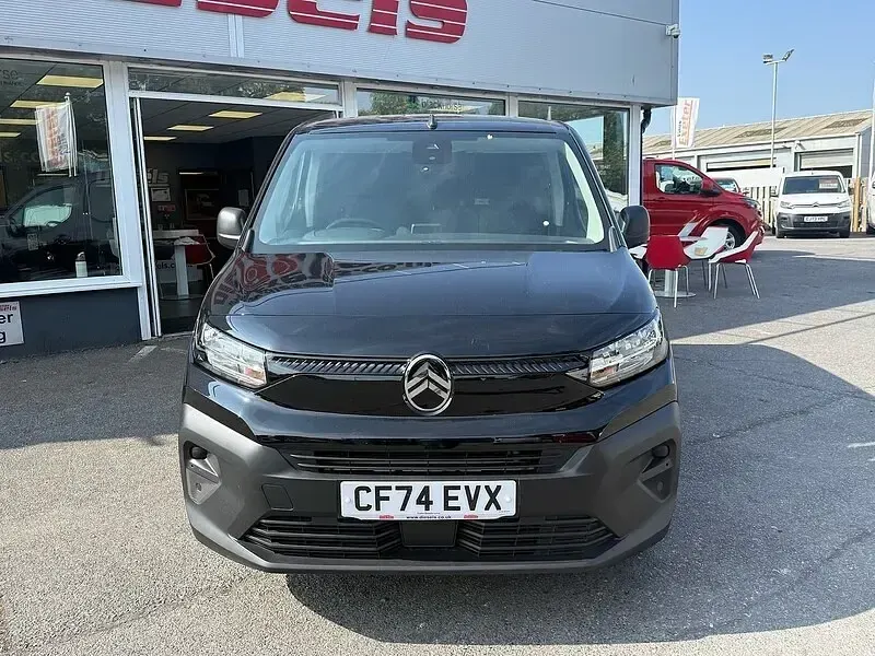 Used Citroën Berlingo 101 HP (74 kW) 2025 Black MPV