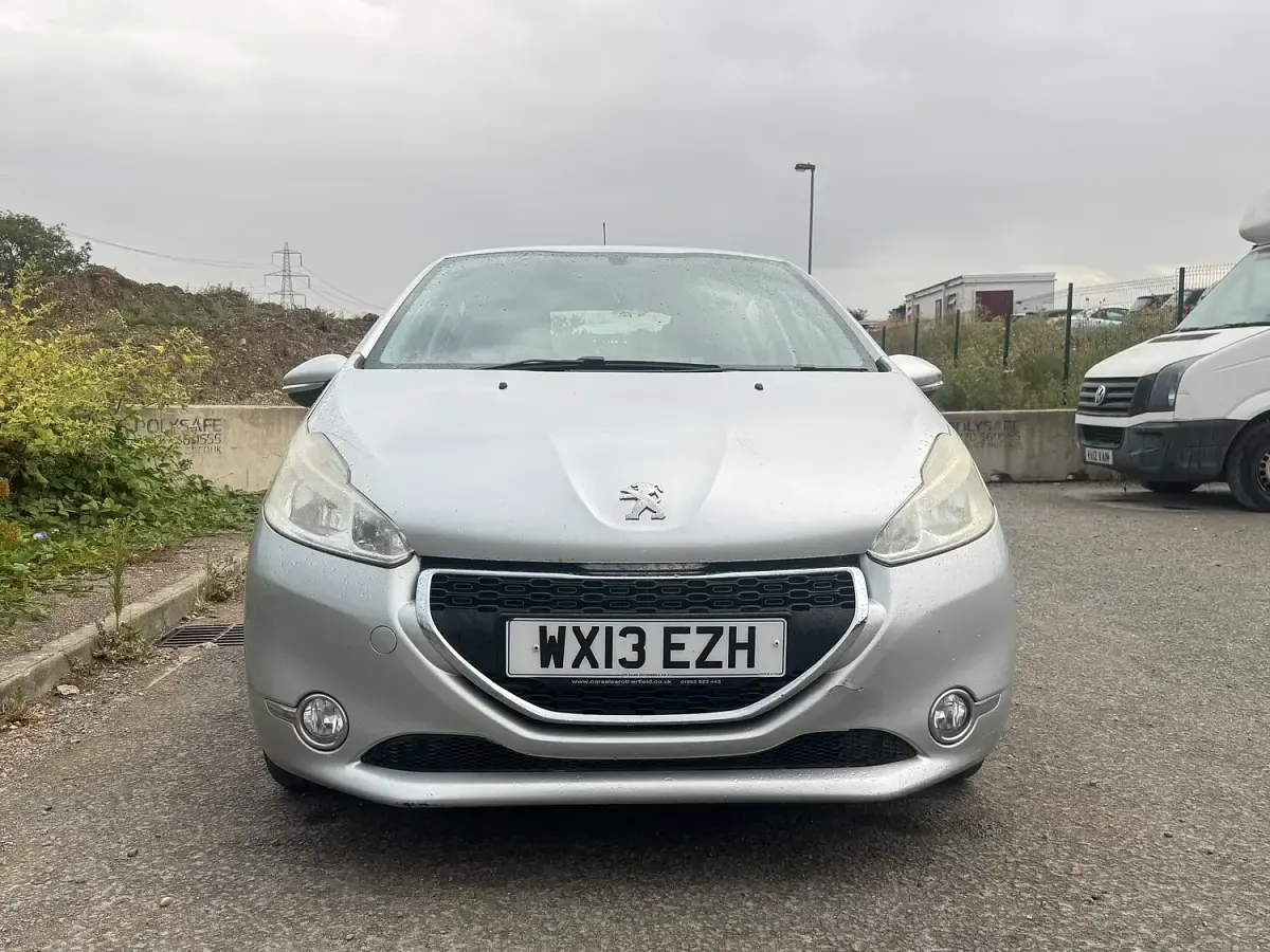 Used Peugeot 208 Active 70 HP (51 kW) 2013 Silver Hatchback