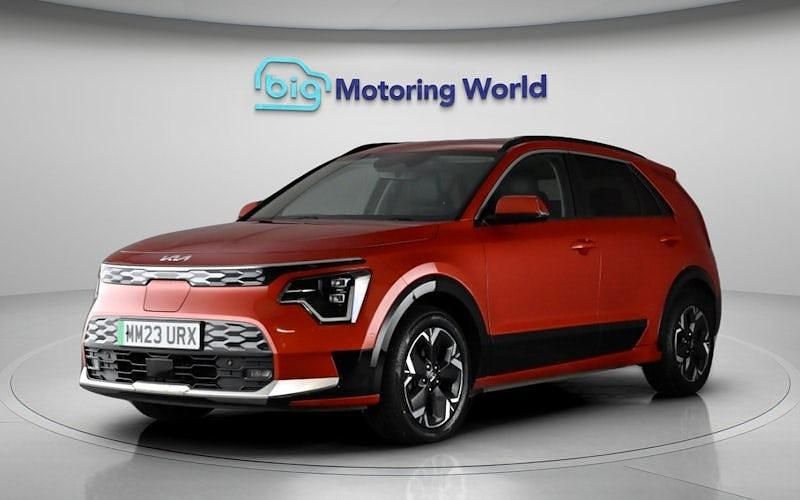 Used Kia Niro 150 kW (204 HP) 2023 Orange SUV