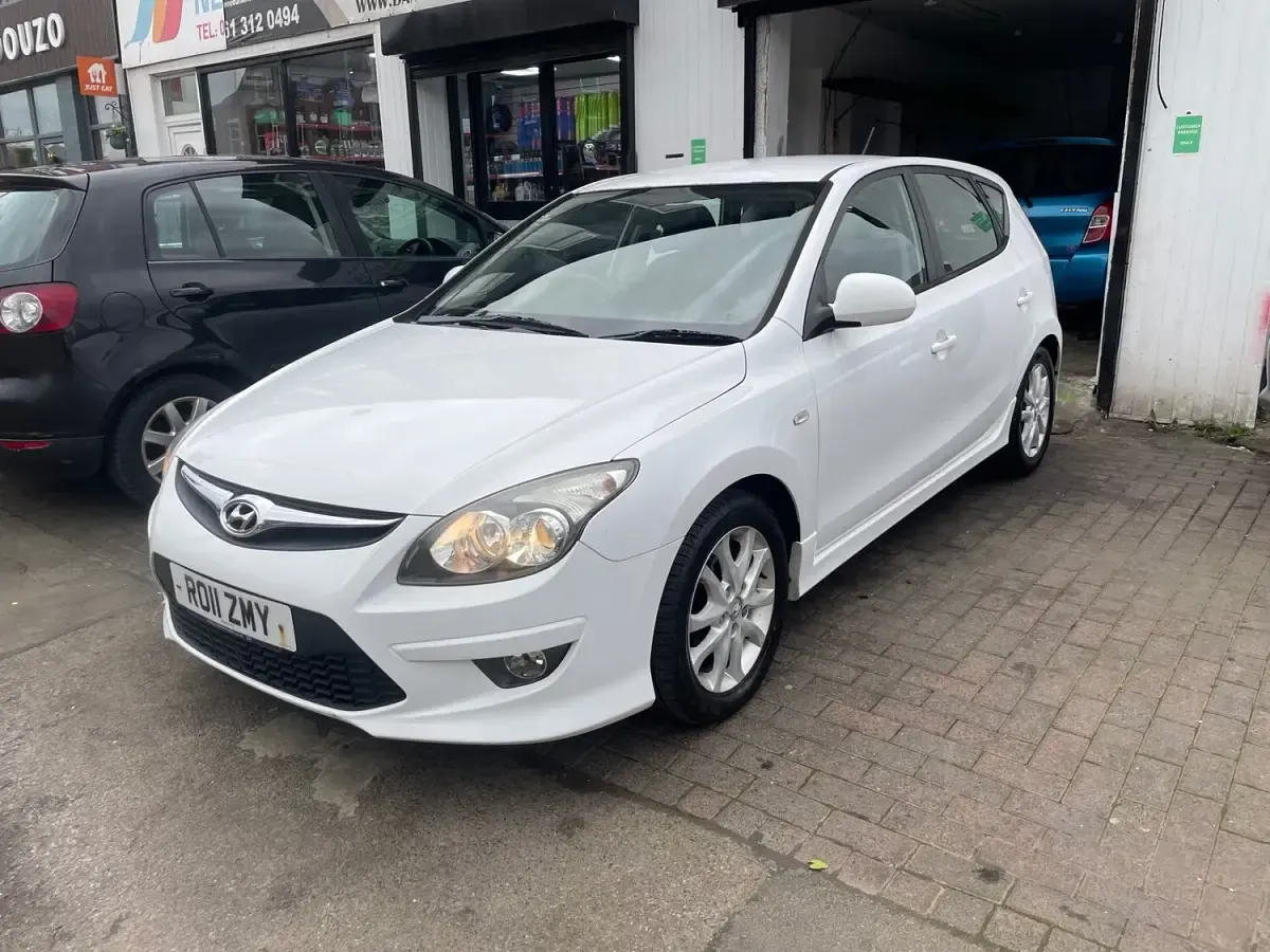 Used Hyundai i30 Comfort 108 HP (79 kW) 2011 White Hatchback