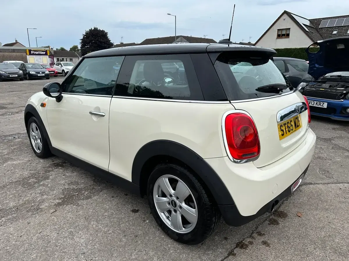 Used Mini Cooper Hatch 2015 White Hatchback