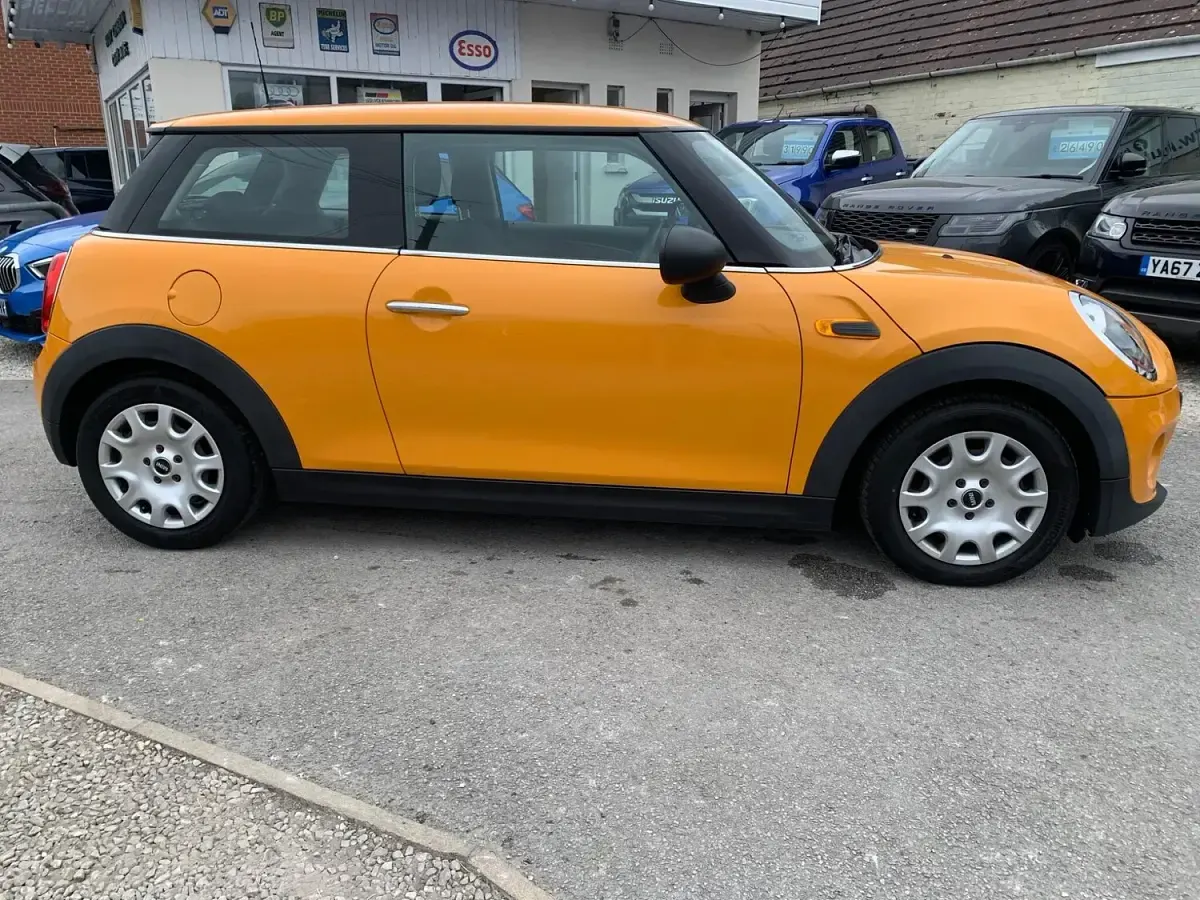 Used Mini ONE Hatch 102 HP (75 kW) 2016 Orange Hatchback