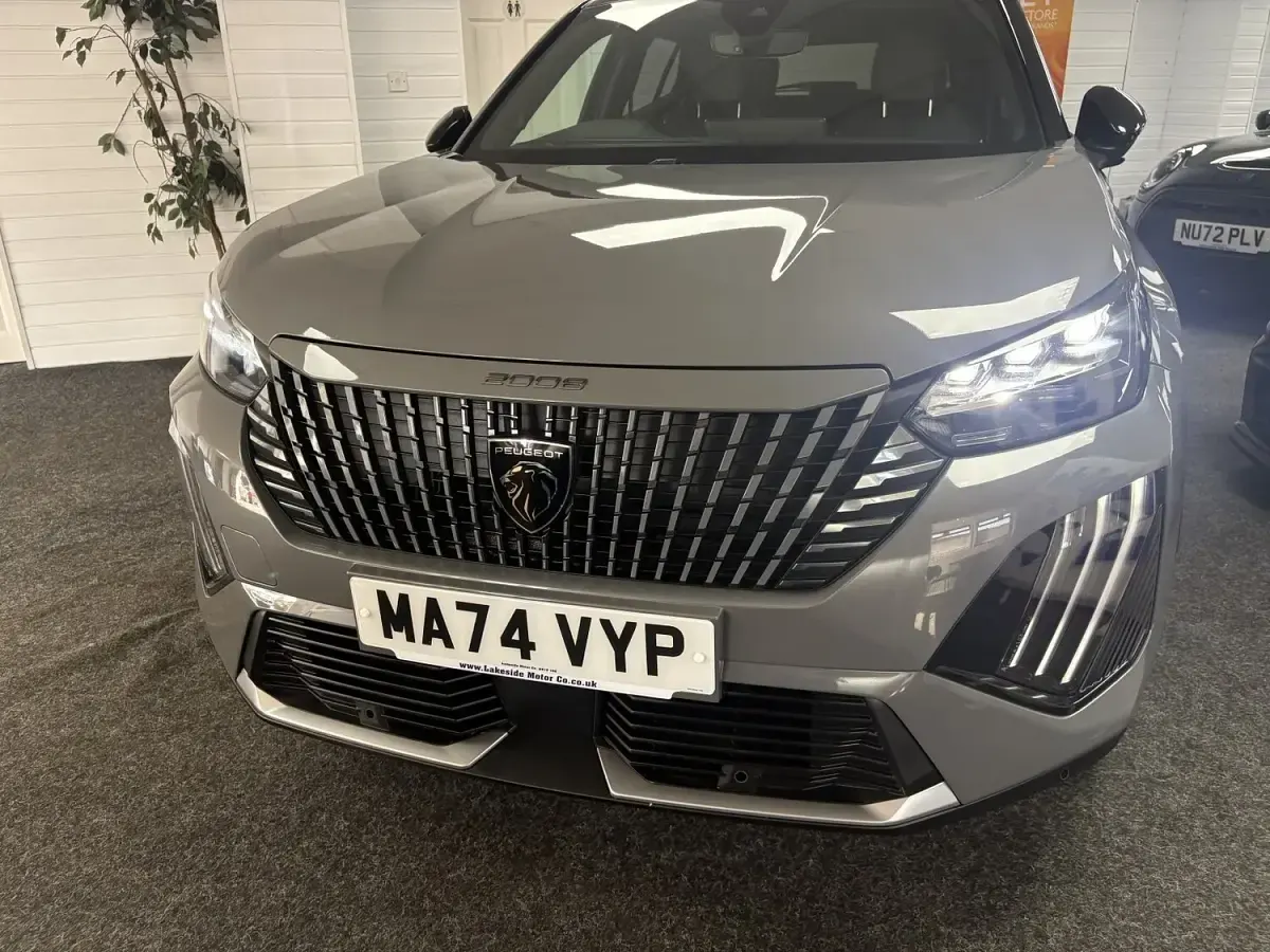 Używany Peugeot 2008 GT 130 KM (95 kW) 2024 Szary SUV