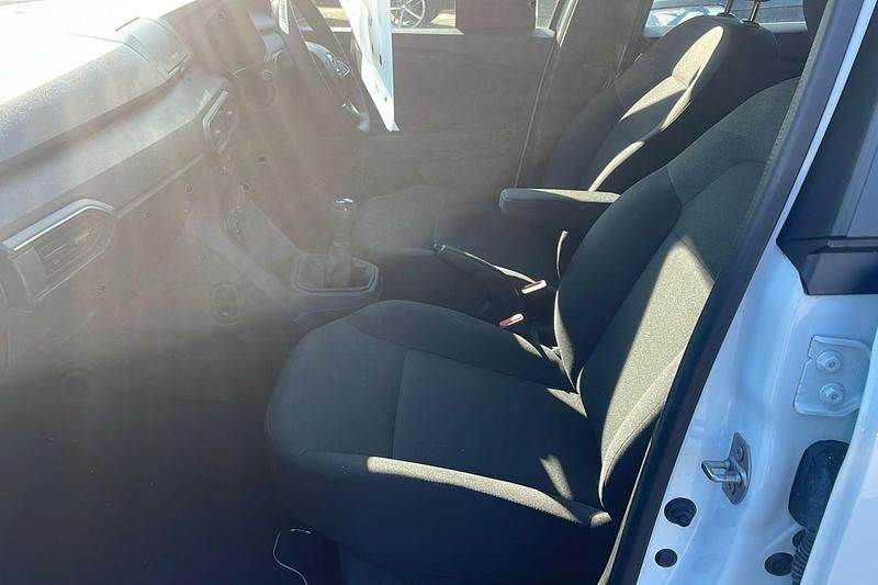 Used Dacia Sandero Essentiel 67 HP (49 kW) 2022 White Hatchback