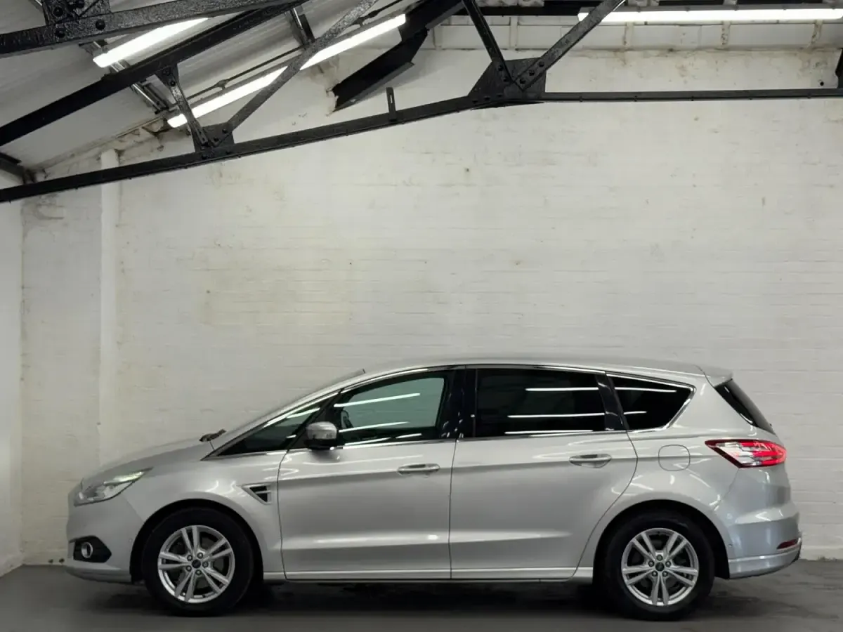 Used Ford S-MAX Titanium 150 HP (110 kW) 2017 Silver MPV