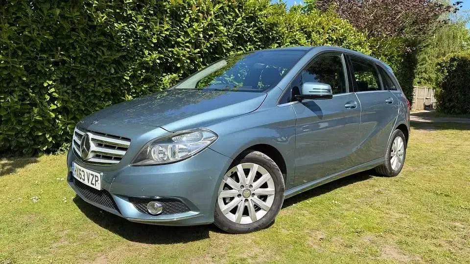 Used Mercedes B180 SE 107 HP (78 kW) 2013 Blue Hatchback