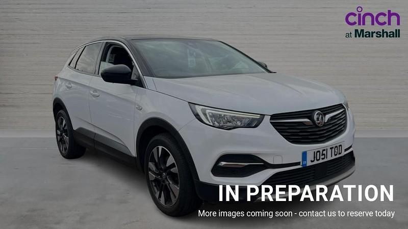 Used Vauxhall Grandland X SRi 130 HP (95 kW) 2020 White SUV