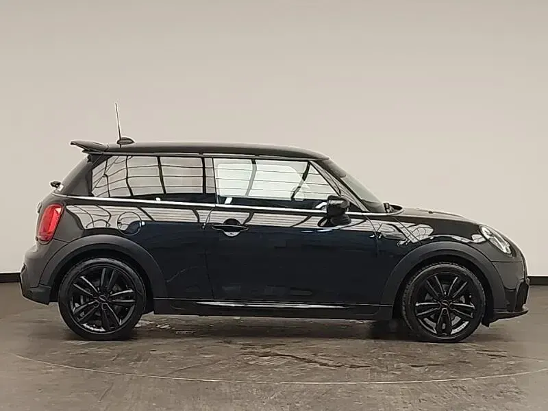 Begagnad Mini Cooper Hatch 136 HK (100 kW) 2023 Svart Halvkombi