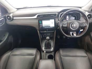 Używany MG ZS Exclusive 106 KM (77 kW) 2021 Czerwony SUV