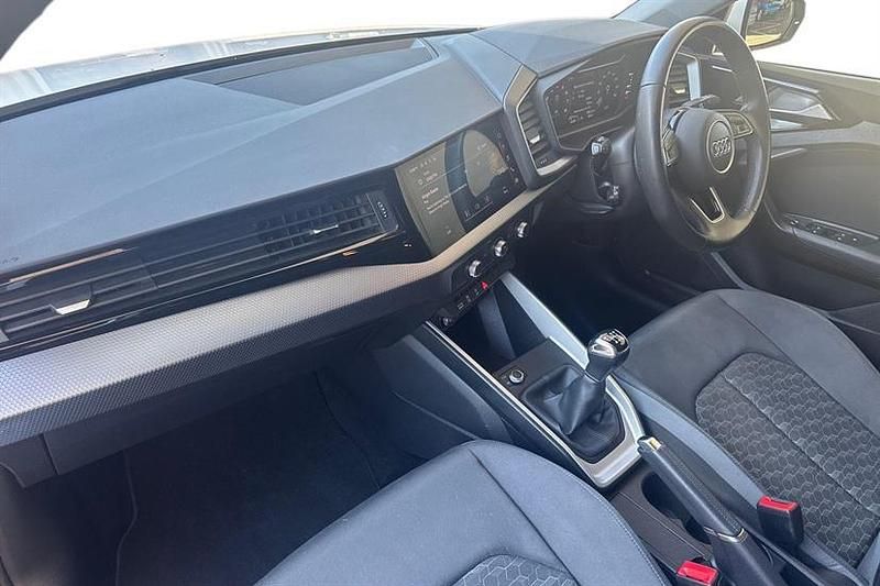 Used Audi A1 Sport 110 HP (80 kW) 2022 White Hatchback