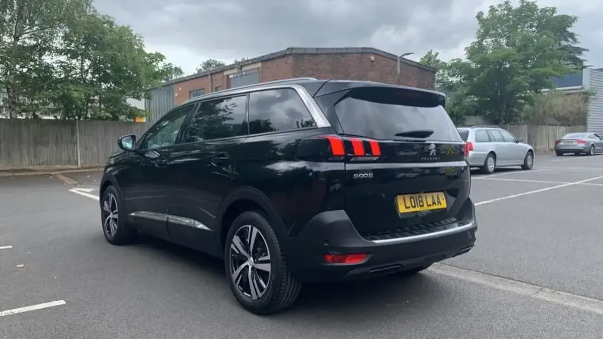 Used Peugeot 5008 Allure 129 HP (94 kW) 2018 Black SUV