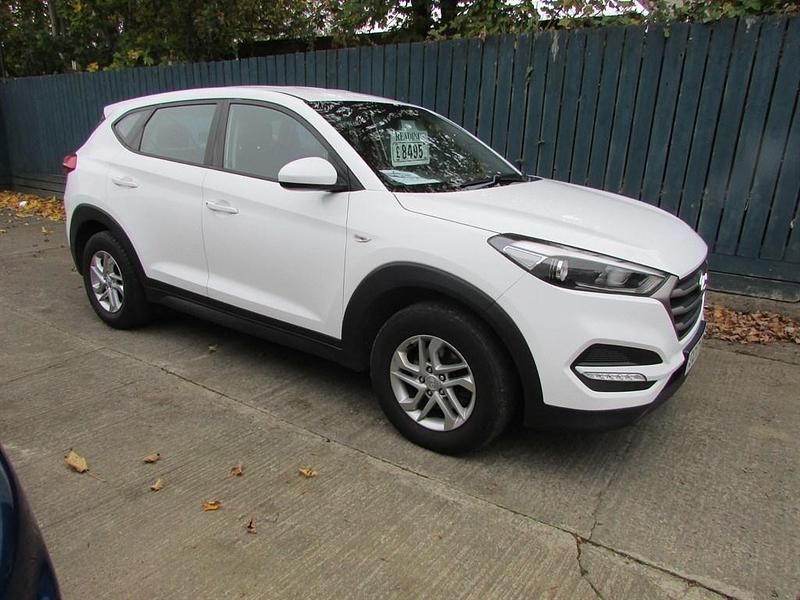White Used 2017 Hyundai Tucson SUV | £7,995 (Fair price) - Image 1/4
