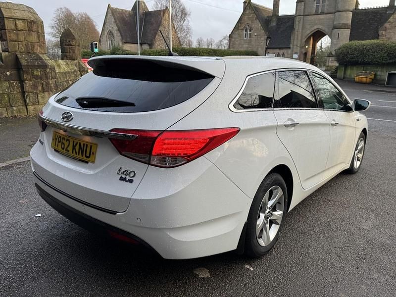 Used Hyundai i40 Style 136 HP (100 kW) 2012 White Estate