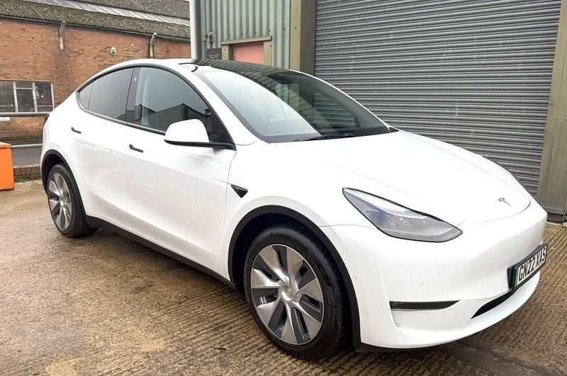 White Used 2022 Tesla Model Y Long Range SUV | £26,800 (Fair price) - Image 1/4