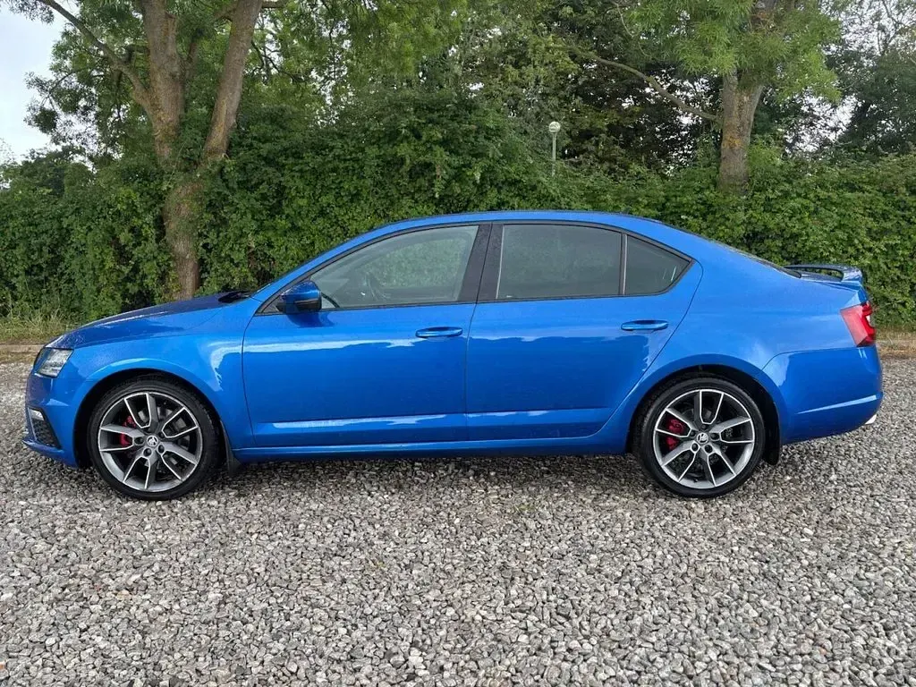 Used Skoda Octavia vRS 184 HP (135 kW) 2018 Blue Hatchback