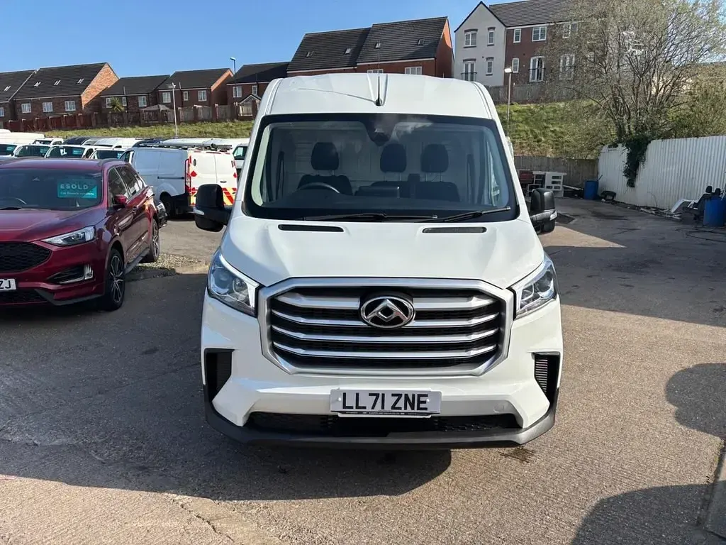 Usado Maxus V90 161 HP (118 kW) 2022 Branco Van