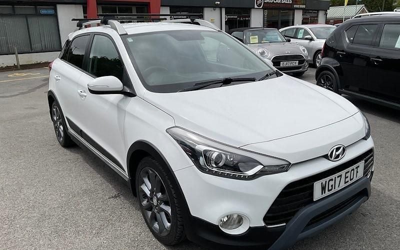 Used Hyundai i20 Active 101 HP (74 kW) 2017 White Hatchback