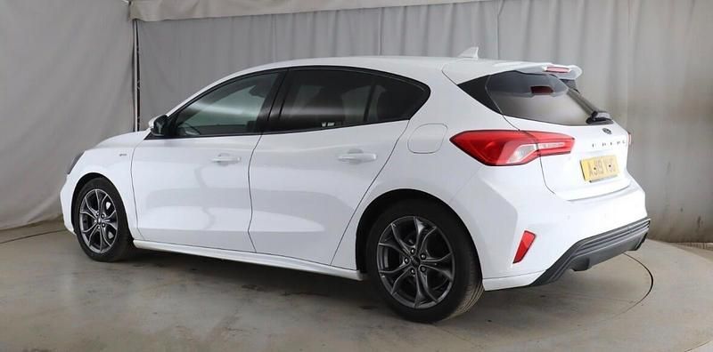 Used Ford Focus ST-Line 125 HP (91 kW) 2019 White Hatchback