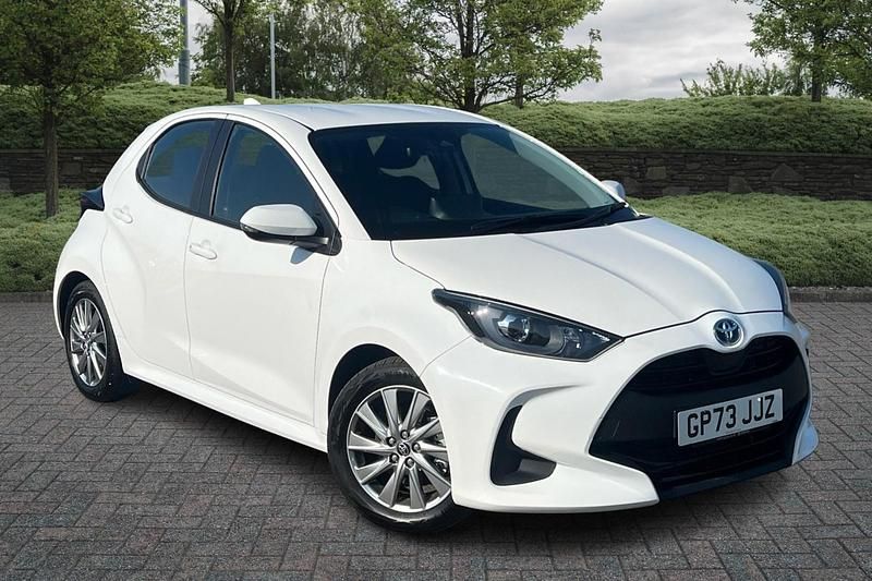 White Used 2024 Toyota Yaris Hybrid Hatchback | £17,991 (Good price) - Image 1/4