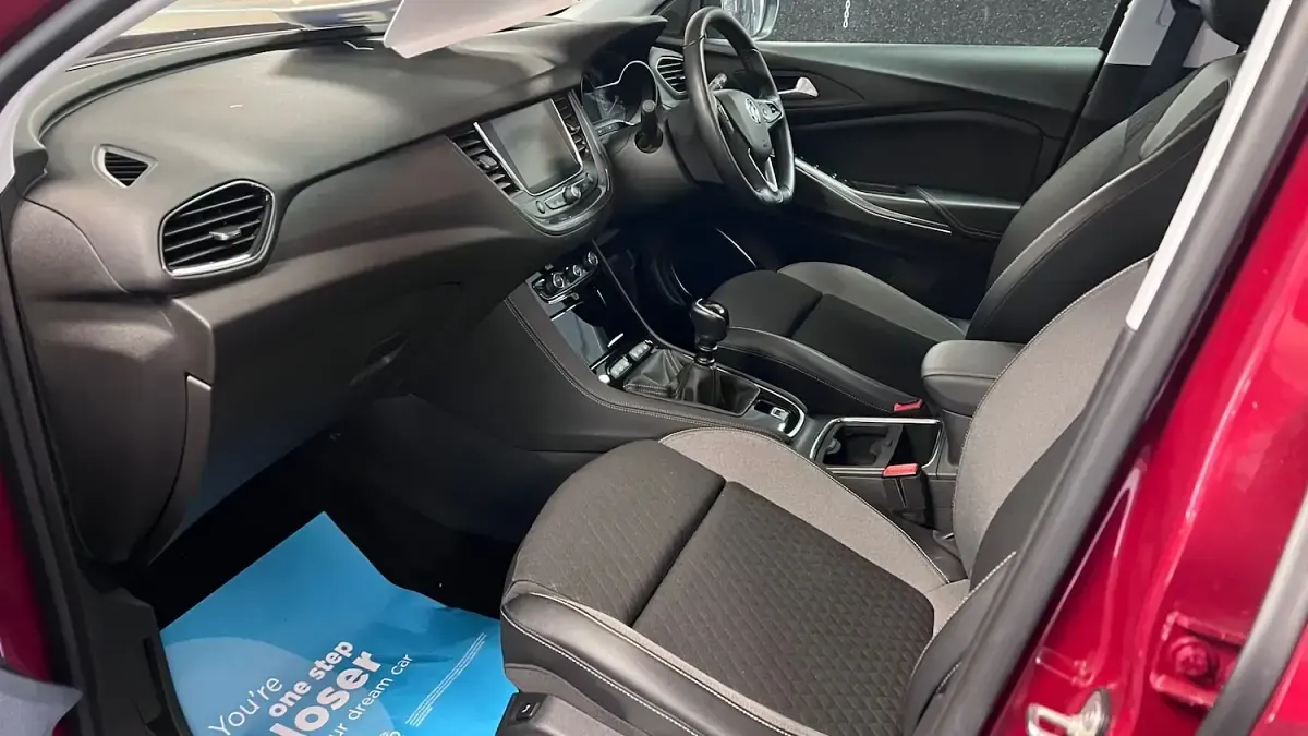 Used Vauxhall Grandland X SRi 130 HP (95 kW) 2021 Red SUV