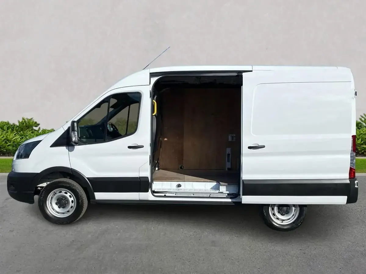Usado Ford E-Transit 197 kW (269 HP) 2024 Branco Van