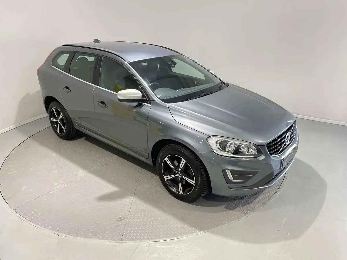 Used Volvo XC60 R-Design 190 HP (139 kW) 2016 Grey SUV