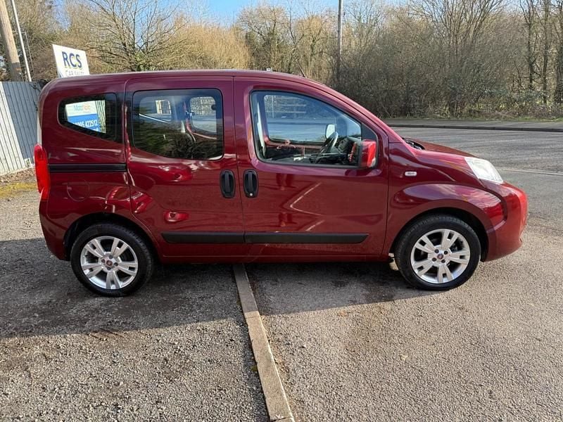 Usado Fiat Qubo Trekking 77 HP (56 kW) 2015 Vermelho Monovolume