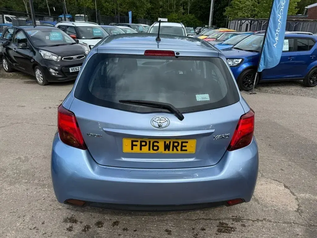 Used Toyota Yaris Active 69 HP (50 kW) 2016 Blue Hatchback