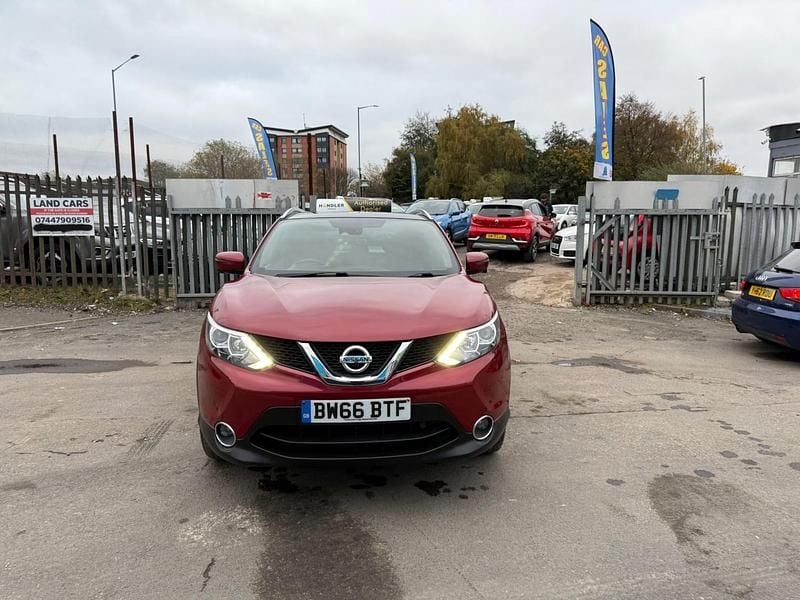 Red Used 2016 Nissan Qashqai N-Vision SUV | £5,995 (Super price) - Image 1/4