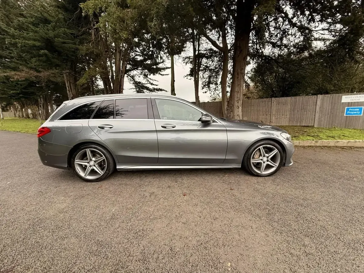 Usado Mercedes C220 AMG line 170 HP (125 kW) 2017 Cinzento Carrinha