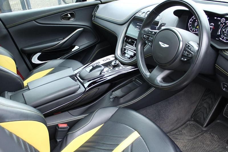 Used Aston Martin DBX 707 HP (519 kW) 2022 Red SUV