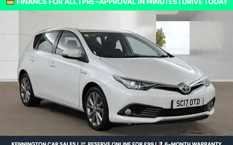 Used Toyota Auris Hybrid Business Edition 136 HP (100 kW) 2017 Hatchback