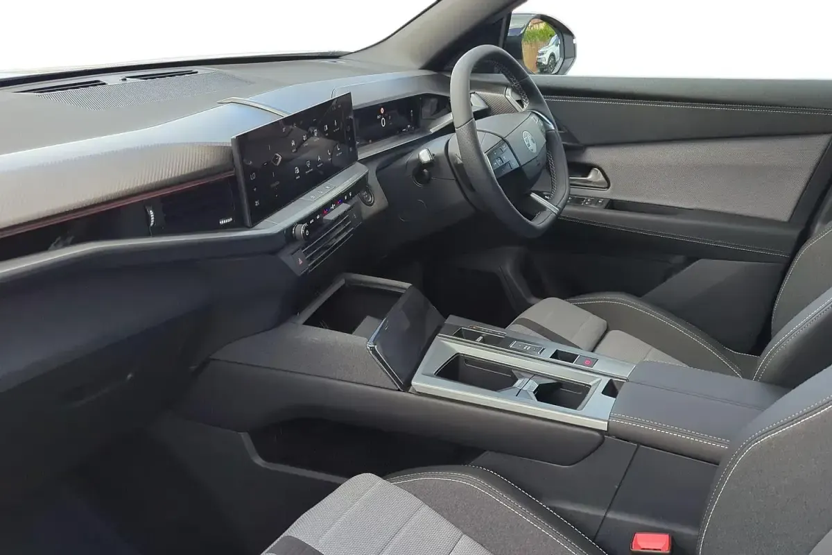 Used Vauxhall Grandland X GSe 136 HP (100 kW) 2025 White SUV