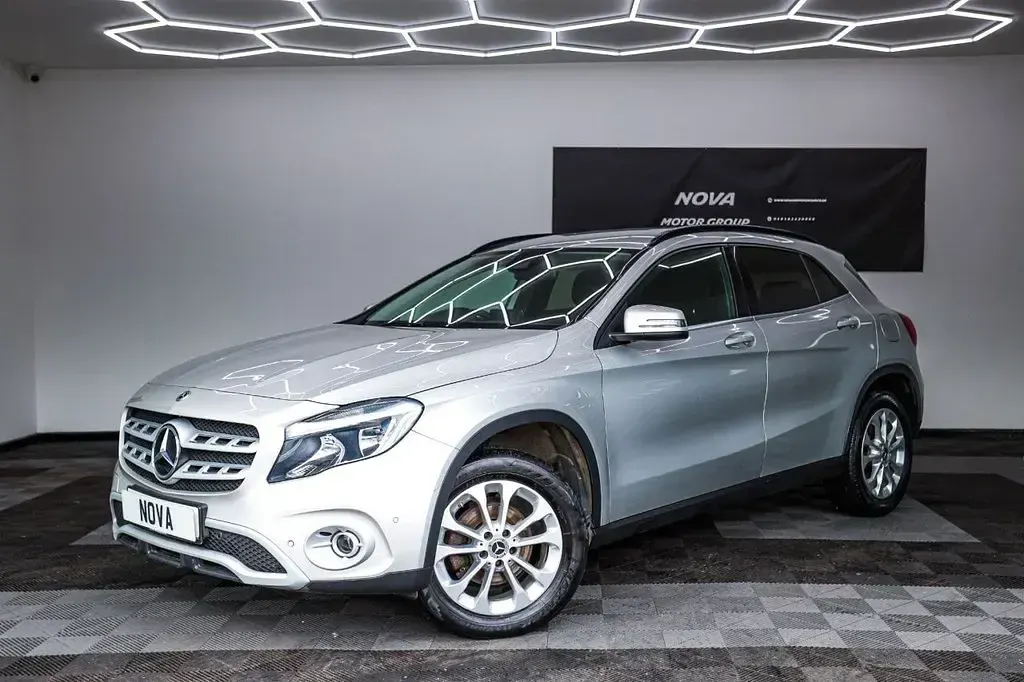 Used Mercedes GLA200 Executive 136 HP (100 kW) 2018 Silver SUV