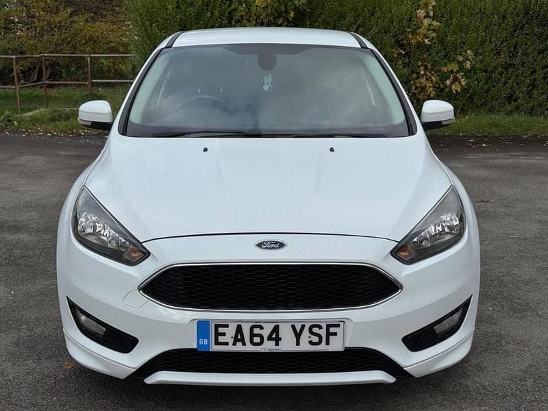 Used Ford Focus Zetec 120 HP (88 kW) 2014 White Hatchback