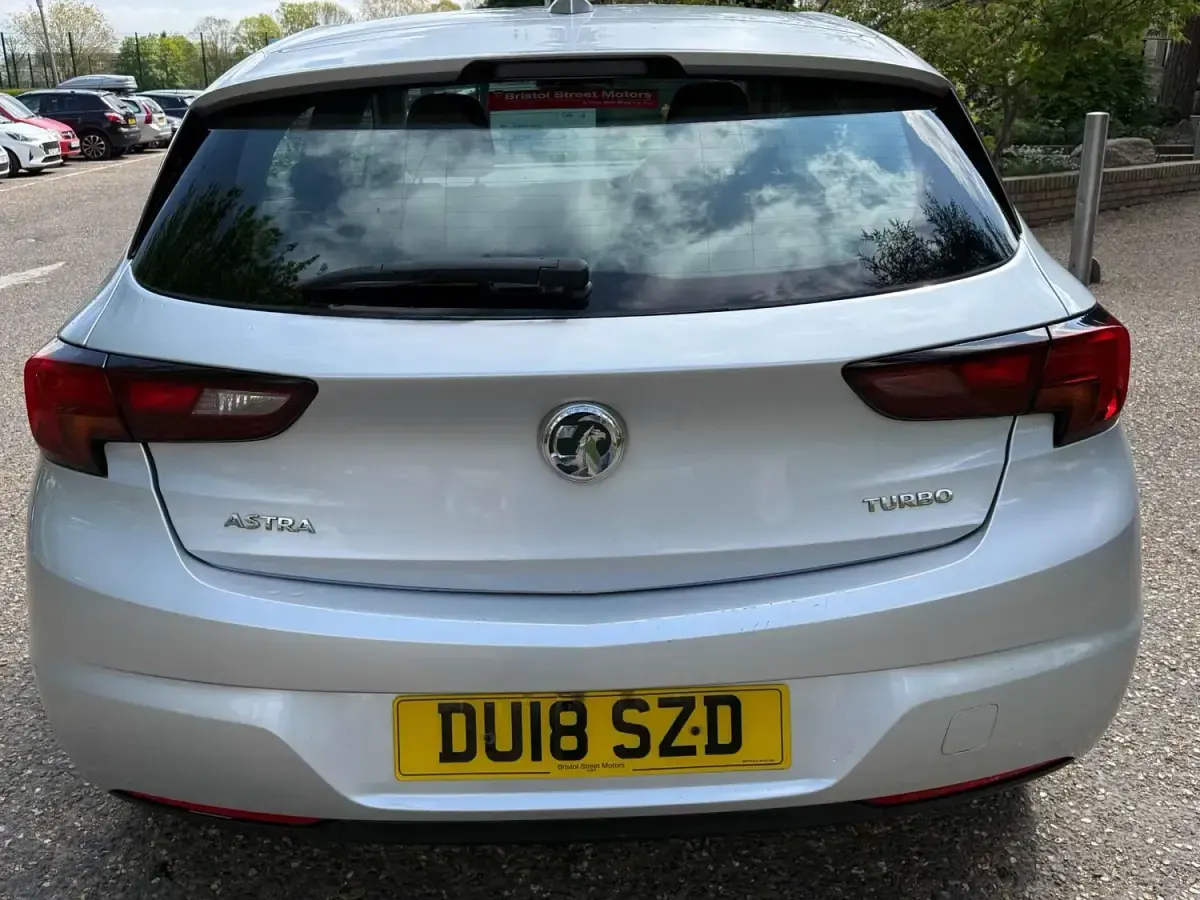 Second-hand Vauxhall Astra SRi 2018 Argintiu Hatchback