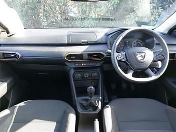 Used Dacia Sandero Essentiel 91 HP (66 kW) 2022 White Hatchback