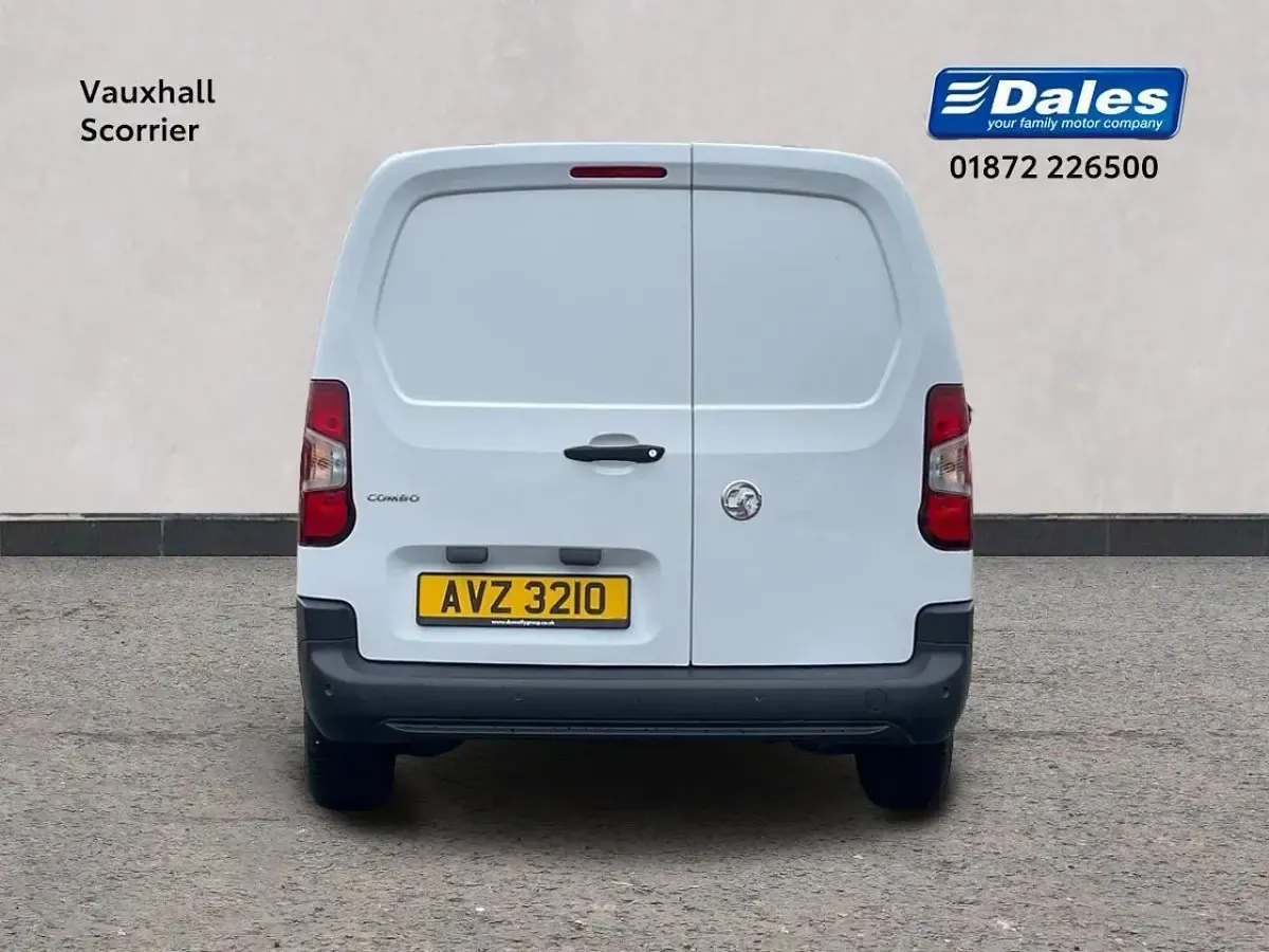 Used Vauxhall Combo 128 HP (94 kW) 2022 White MPV
